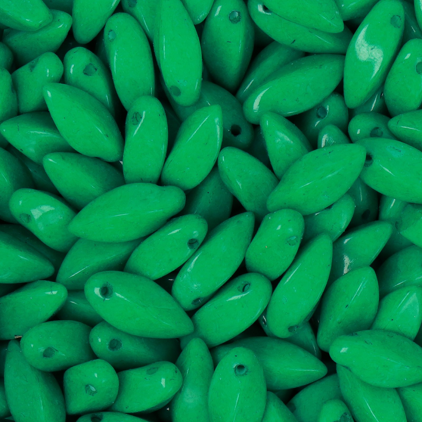 czech glass twist beads - opaque emerald - 12x6mm | 25pc