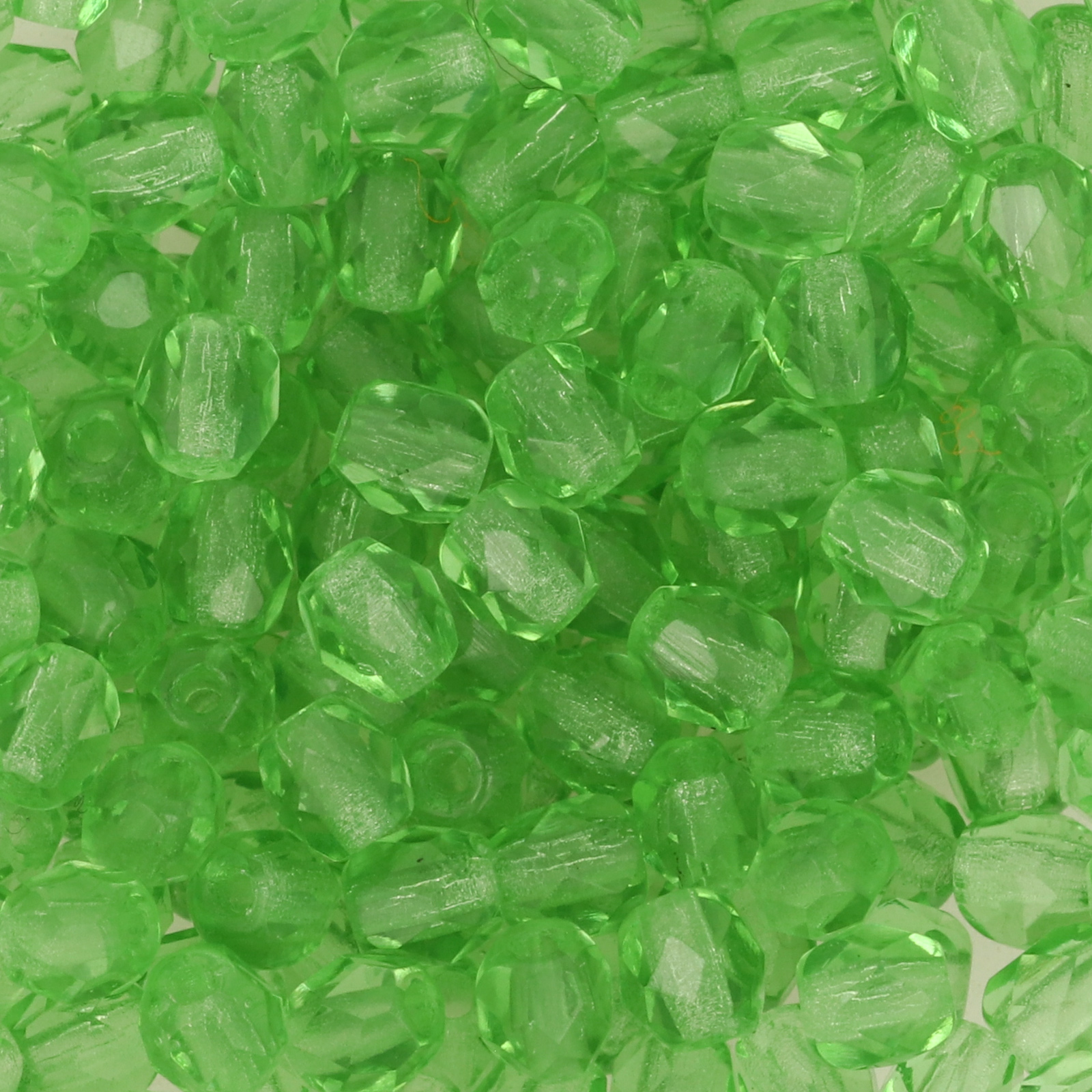 böhmische glasschliffperlen peridot 4mm | 50st
