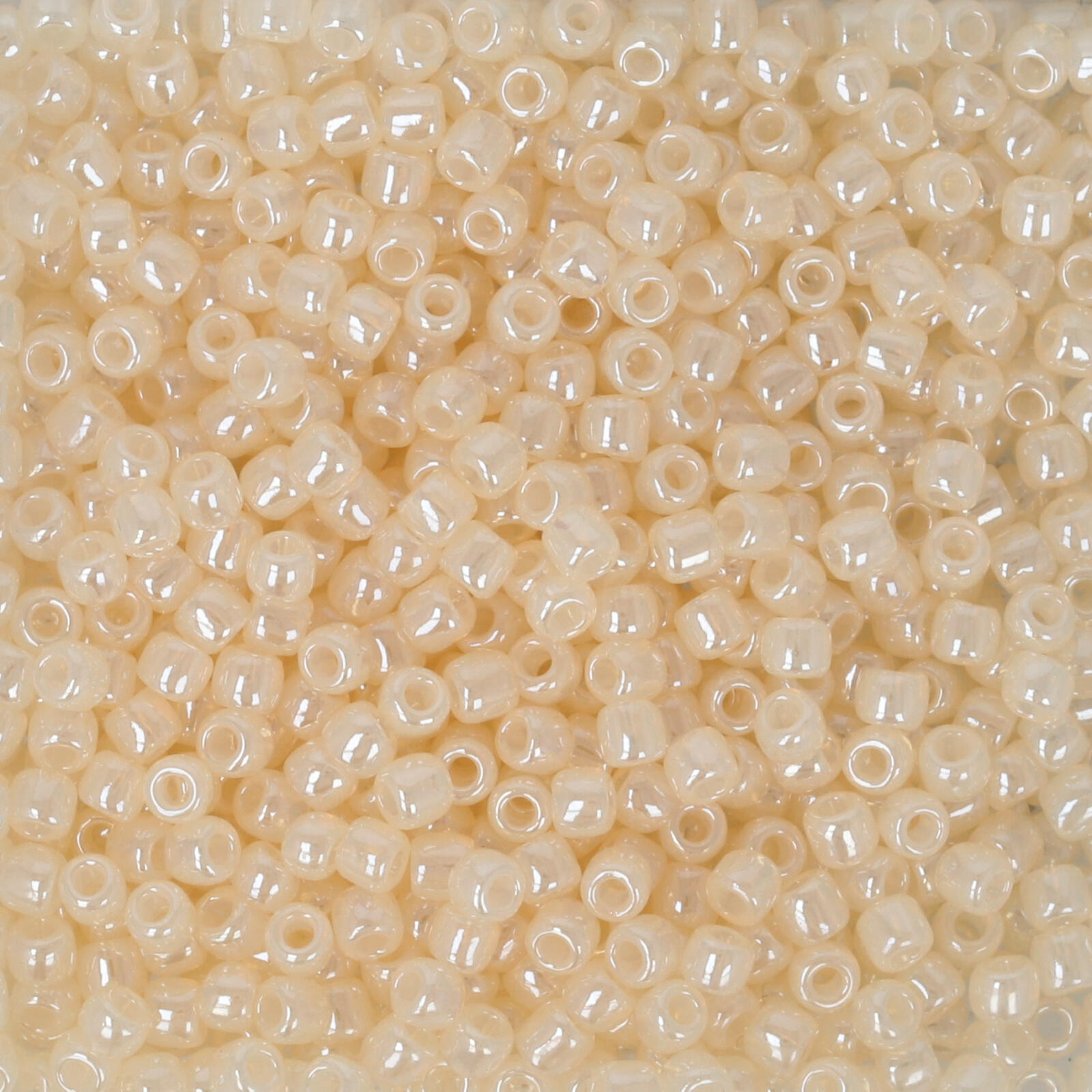 saatperlen toho 11/0 ceylon light ivory (147) | 10gr