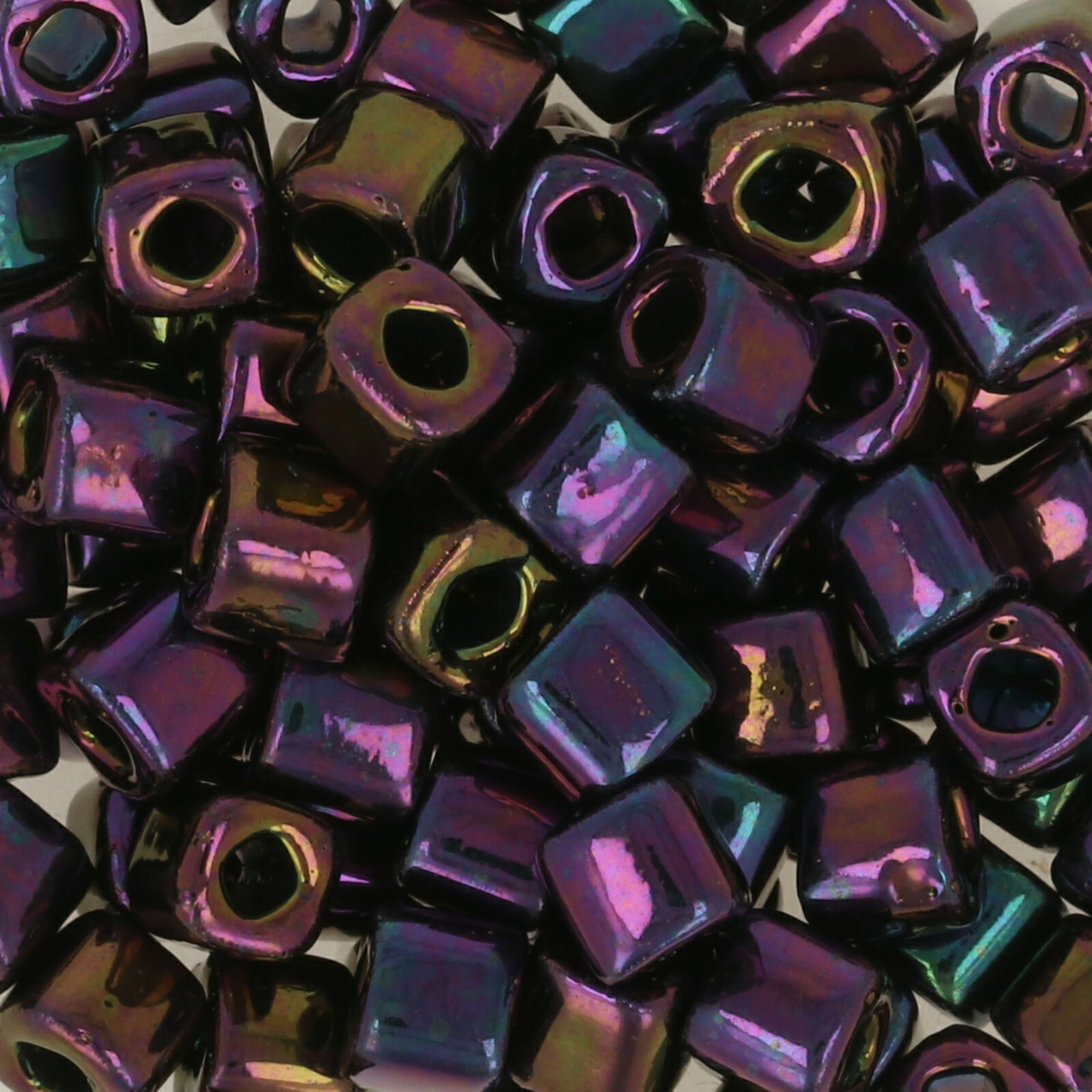 cube toho beads 4mm - metallic iris purple (85) | 10gr