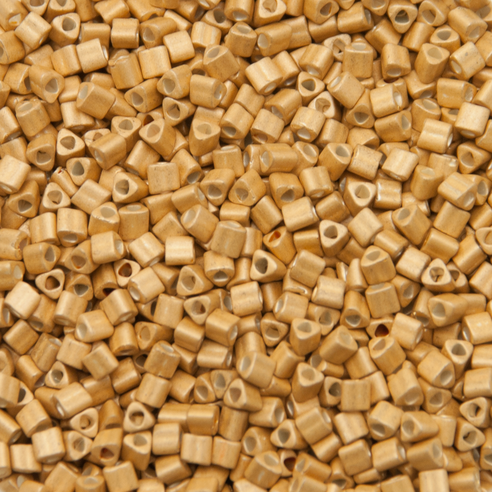 triangle toho seed beads 11/0 - galvanized matte starlight (557f) | 10gr
