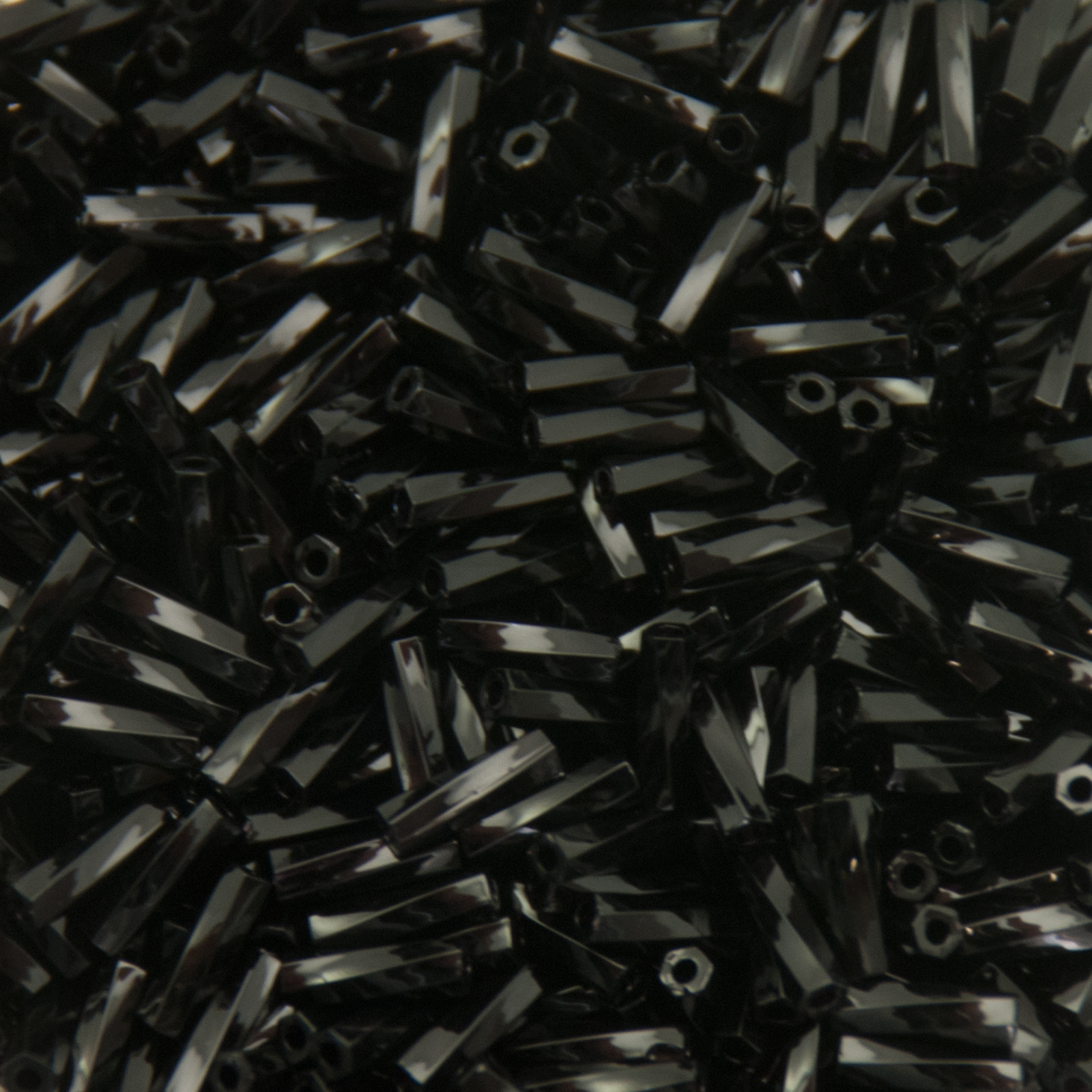bugle twisted miyuki beads 6mm - opaque black (401) | 10gr