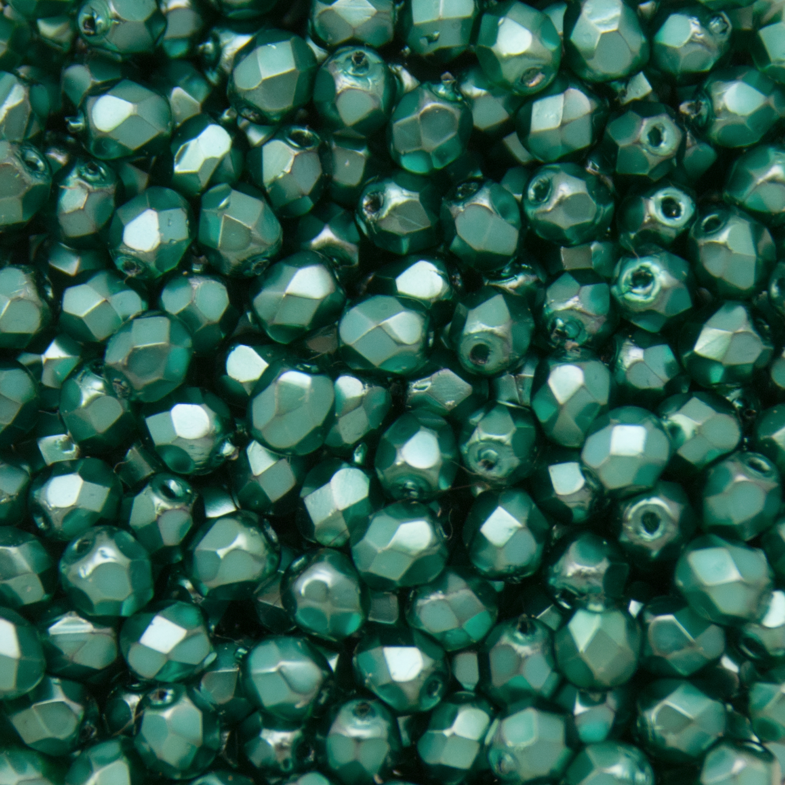 böhmische glasschliffperlen coated emerald 4mm | 50st