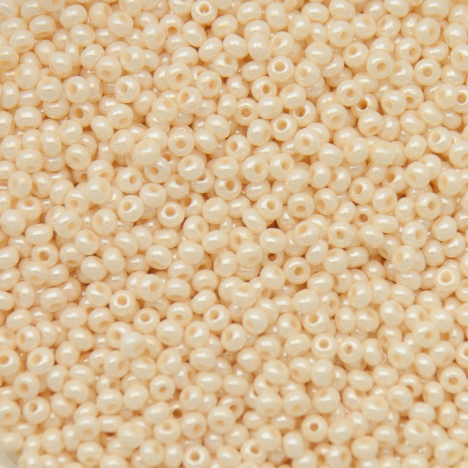 preciosa seed bead rocailles 11/0 opaque eggshell | 40gr