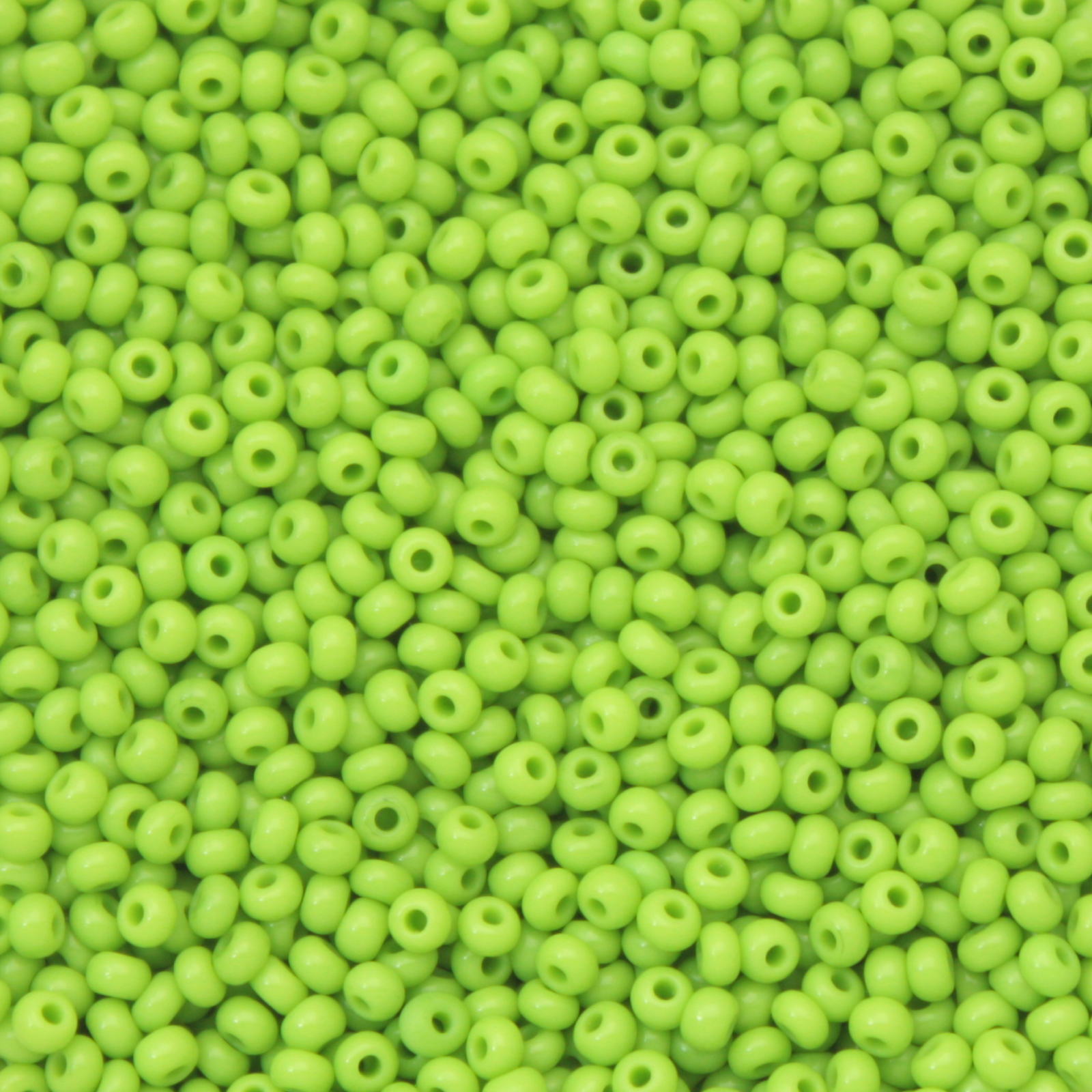 preciosa seed bead rocailles 11/0 opaque light green | 40gr