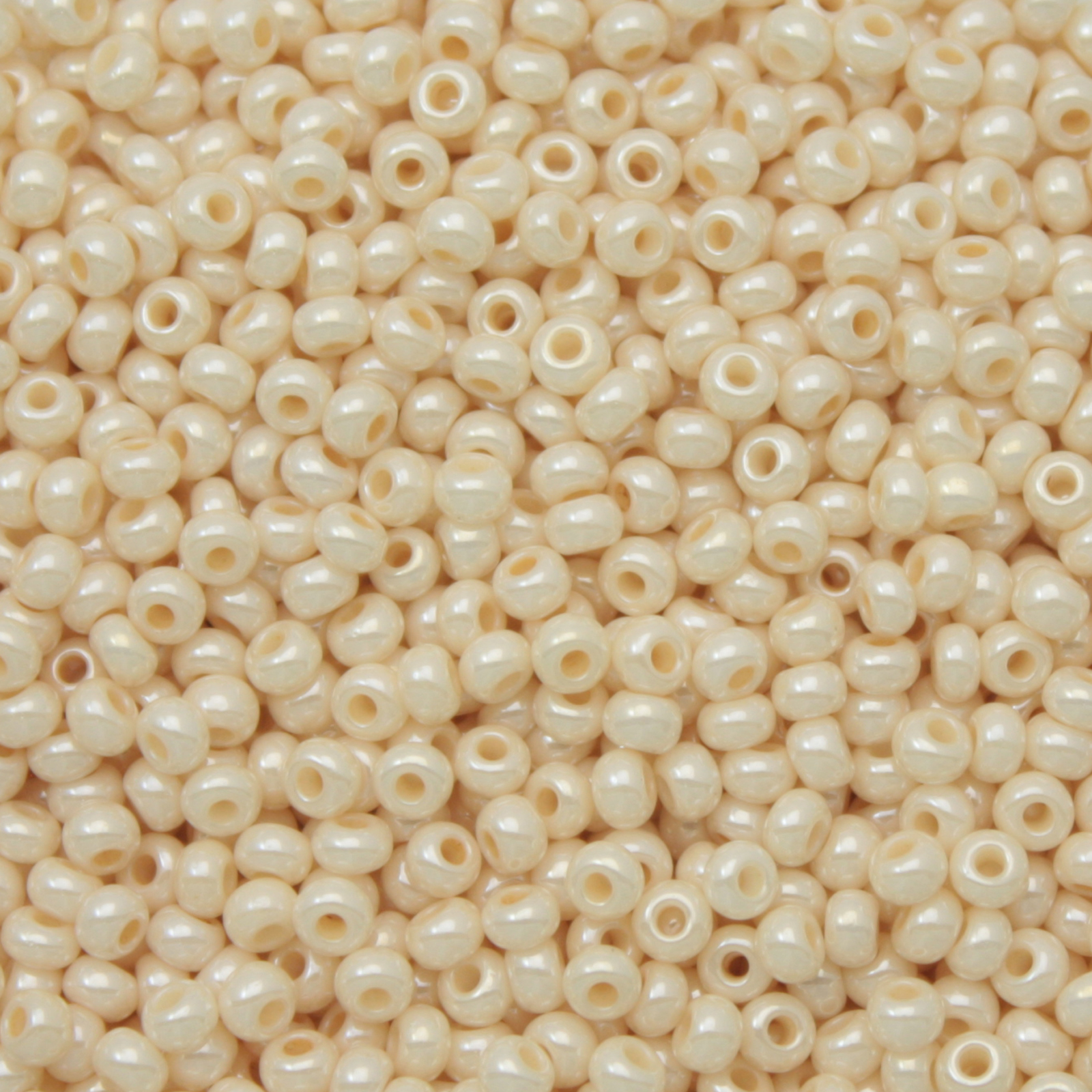 preciosa seed bead rocailles 9/0 opaque eggshell | 40gr