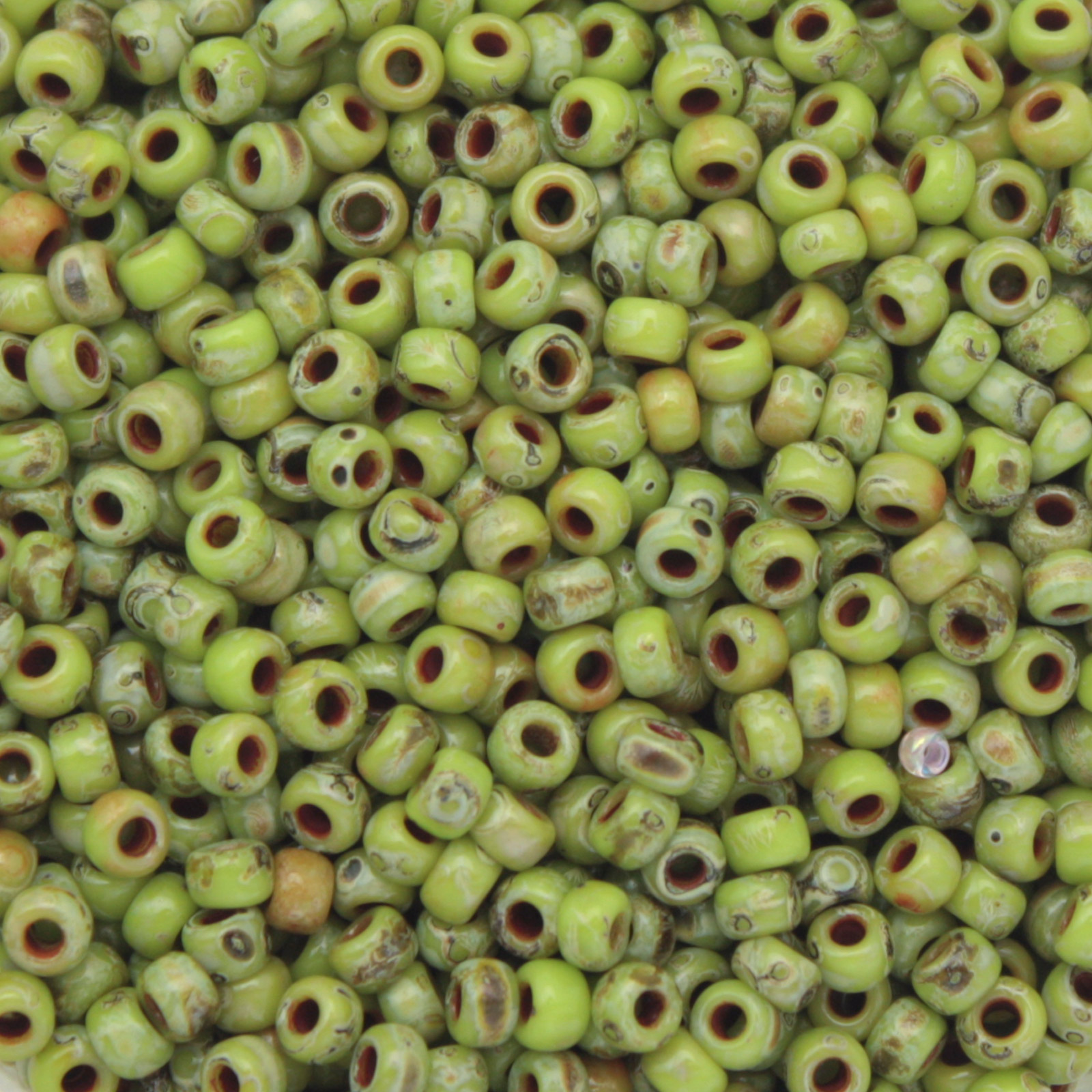 miyuki rocailles 8/0 - picasso opaque chartreuse (4515) | 10gr