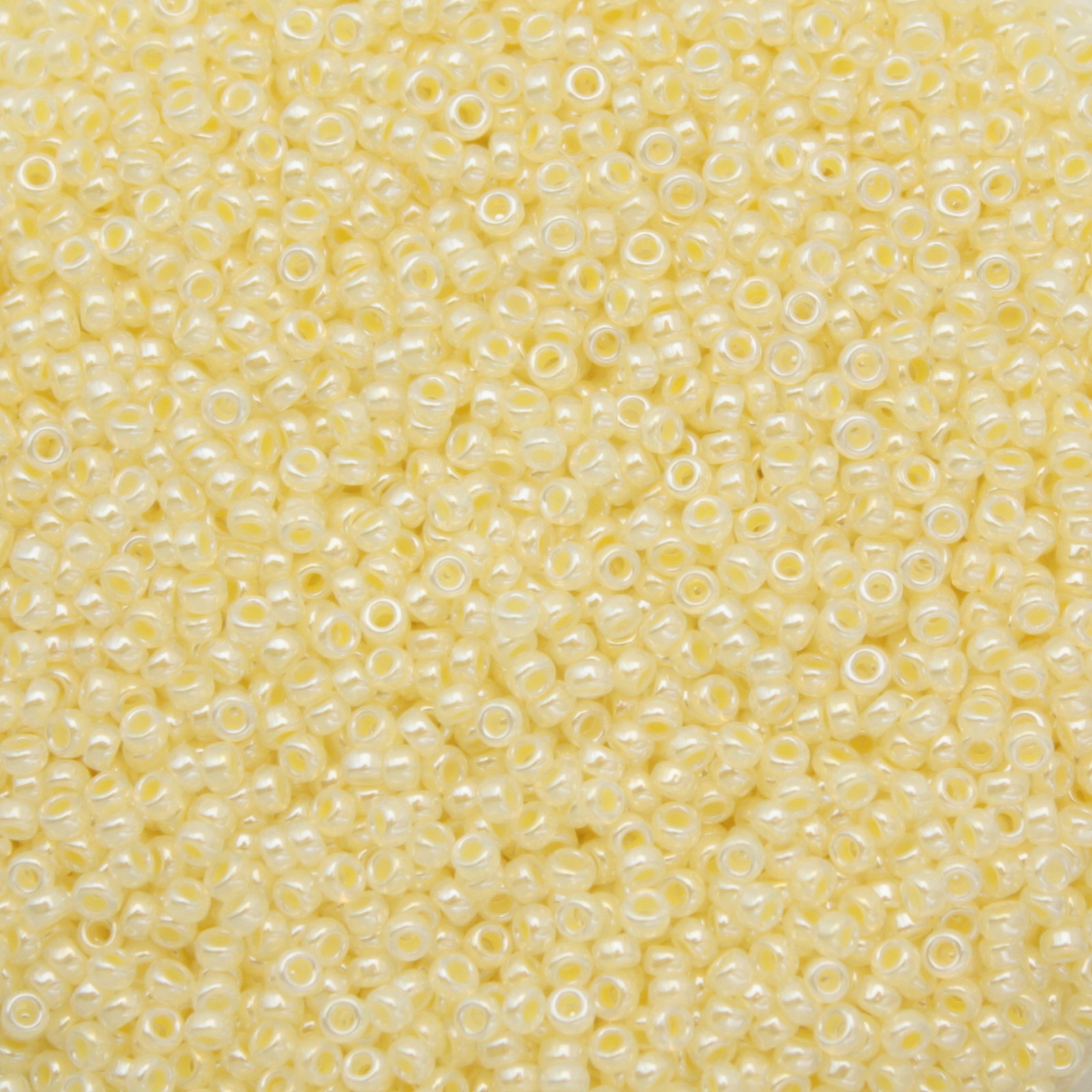 miyuki rocailles 15/0 - ceylon butter cream (527) | 10gr