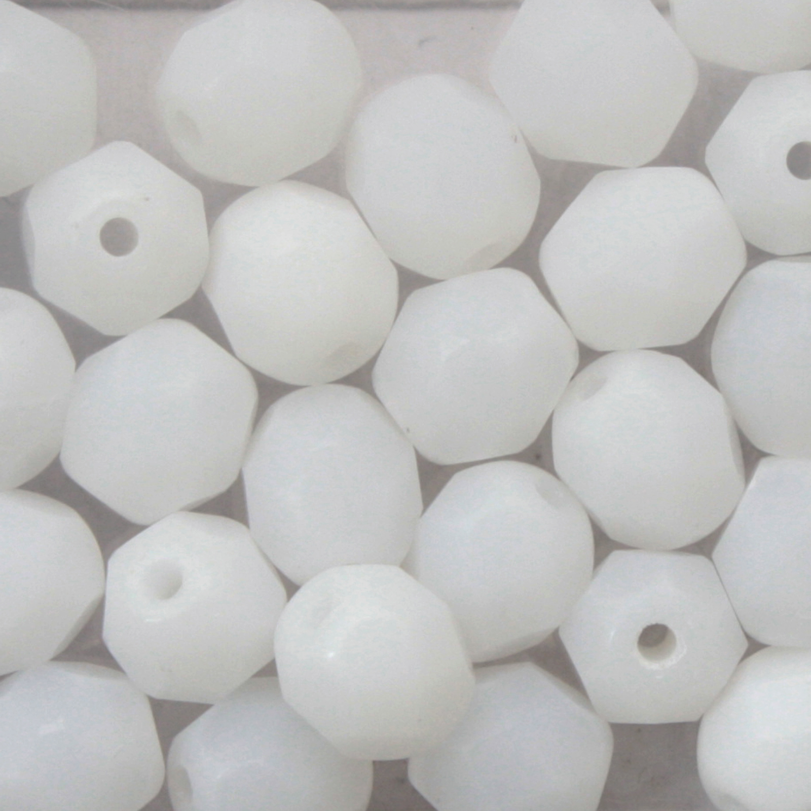 böhmische glasschliffperlen alabaster 6mm | 25st