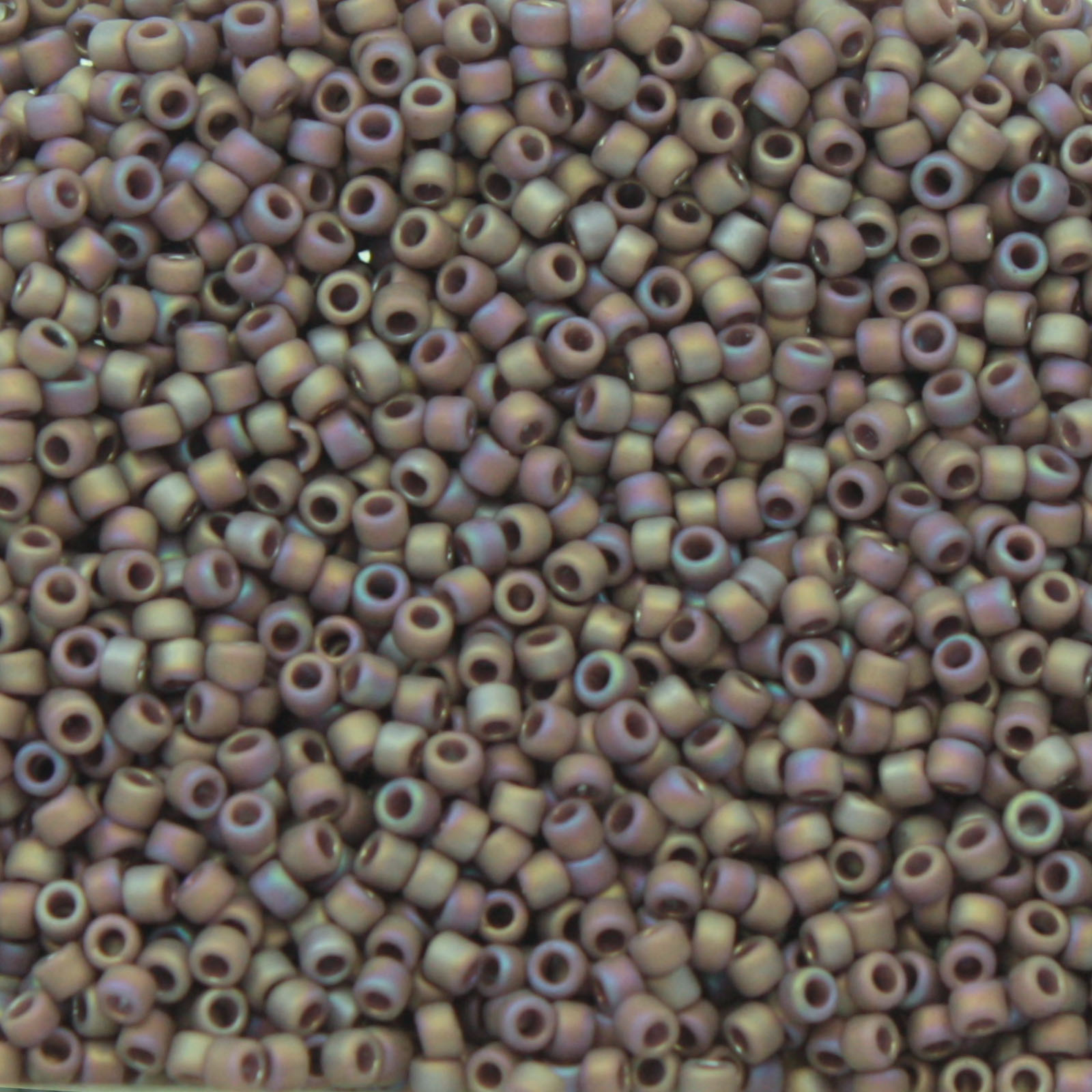 rocaille toho seed beads 15/0 - semi glazed rainbow lavender (2638f) | 10gr