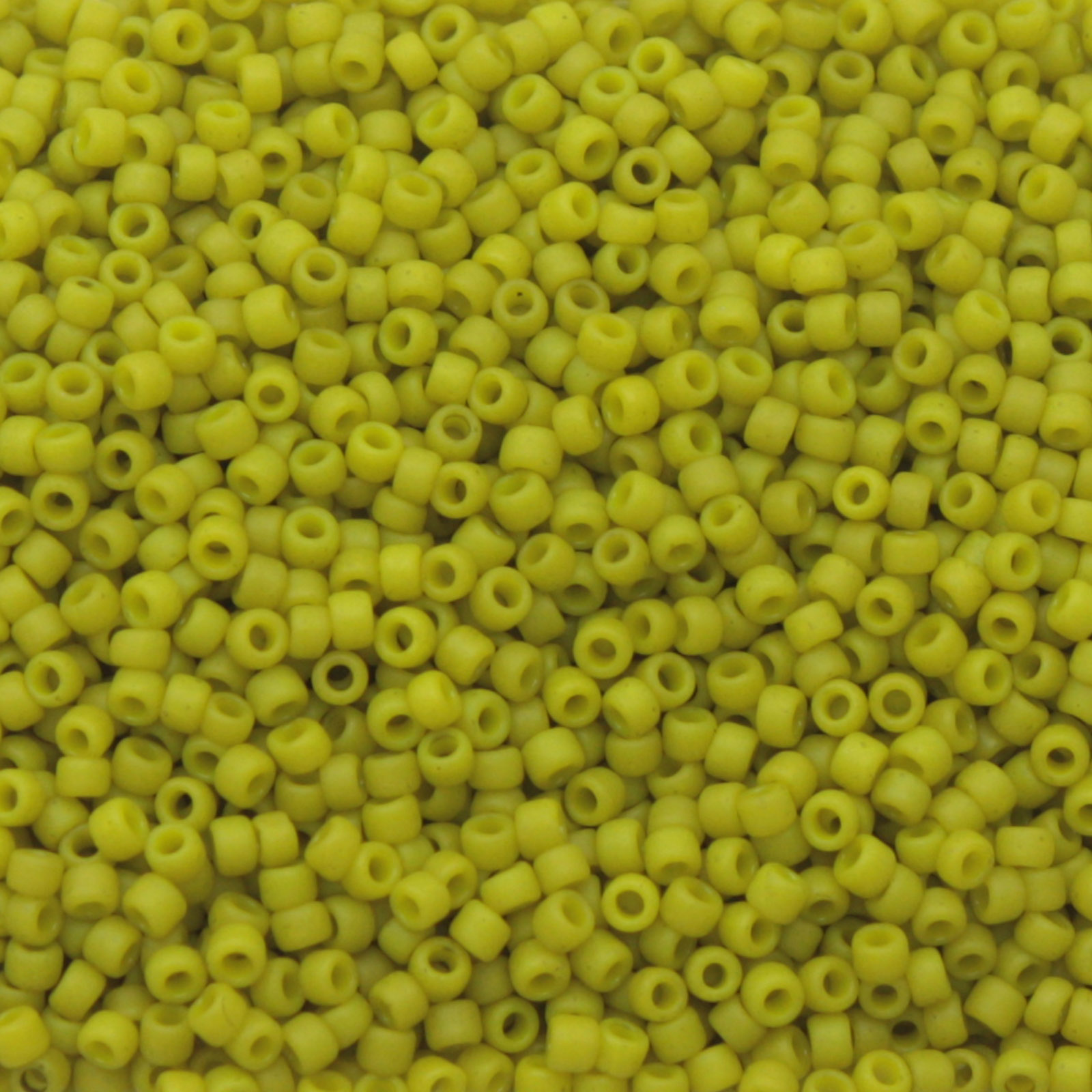 rocaille toho seed beads 15/0 - semi glazed lemongrass (2600f) | 10gr