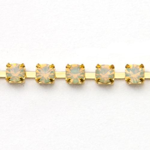 white opal preciosa strass chain pp24 (3mm) | 20cm