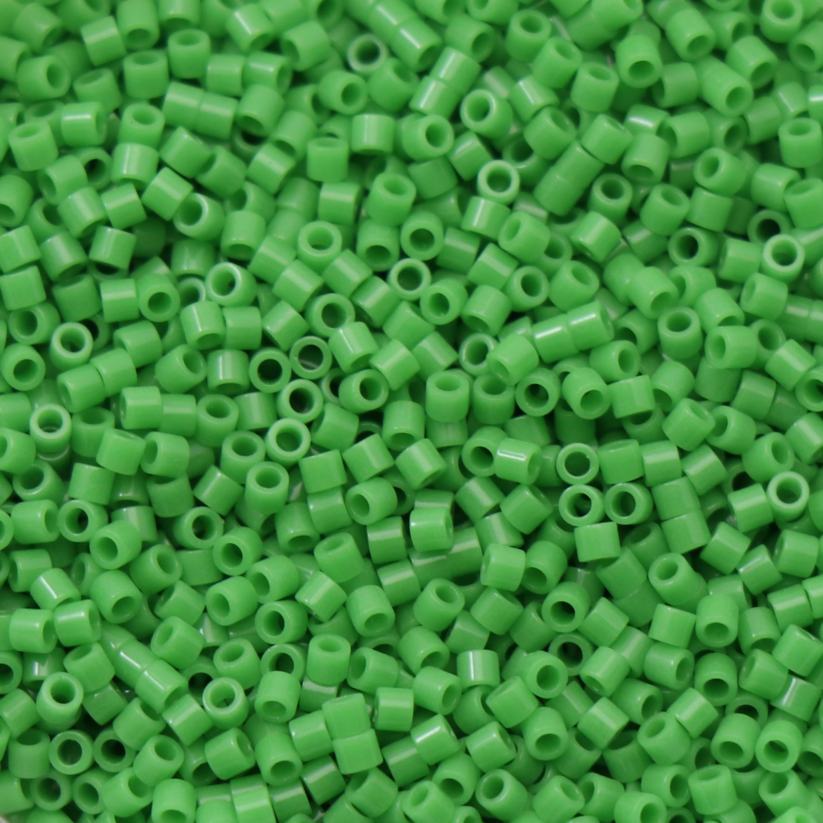 miyuki delica 15/0 - opaque pea green | 5gr