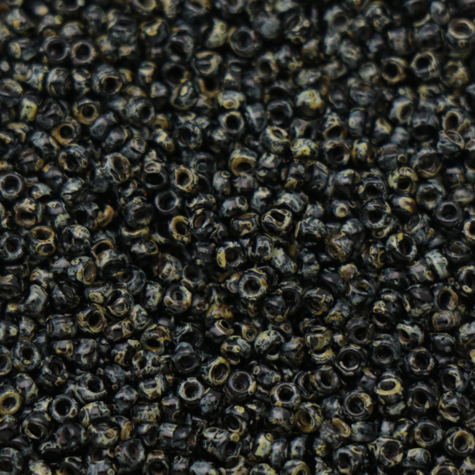 miyuki rocailles 15/0 - opaque smoky black picasso (4511) | 10gr