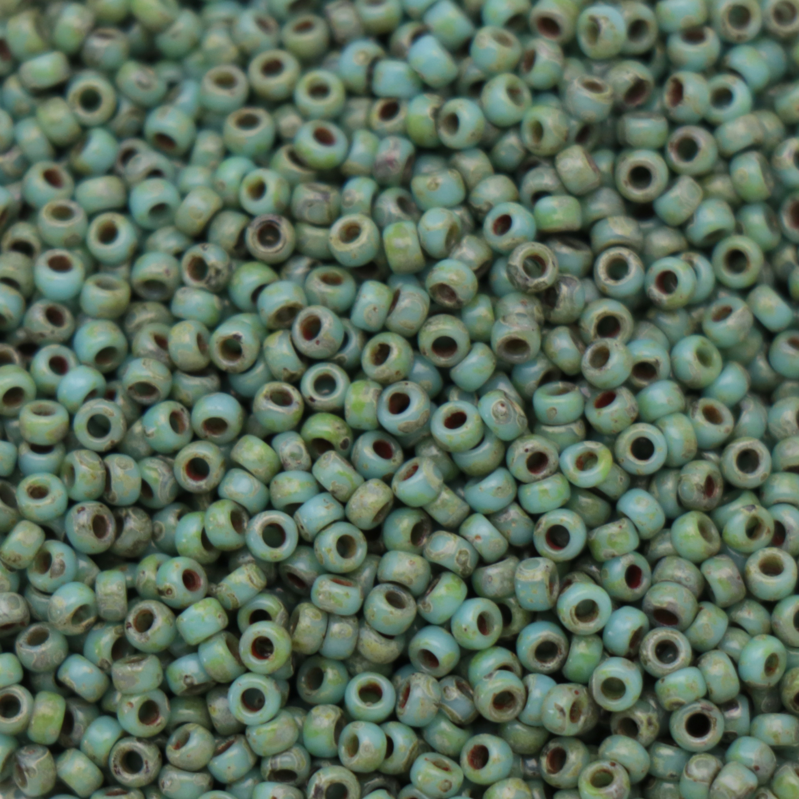 miyuki rocailles 15/0 - opaque seafoam green picasso (4514) | 10gr