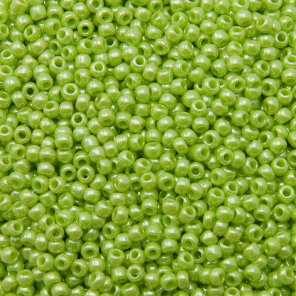 rocaille toho seed beads 11/0 opaque lustered sour apple (131) | 10gr