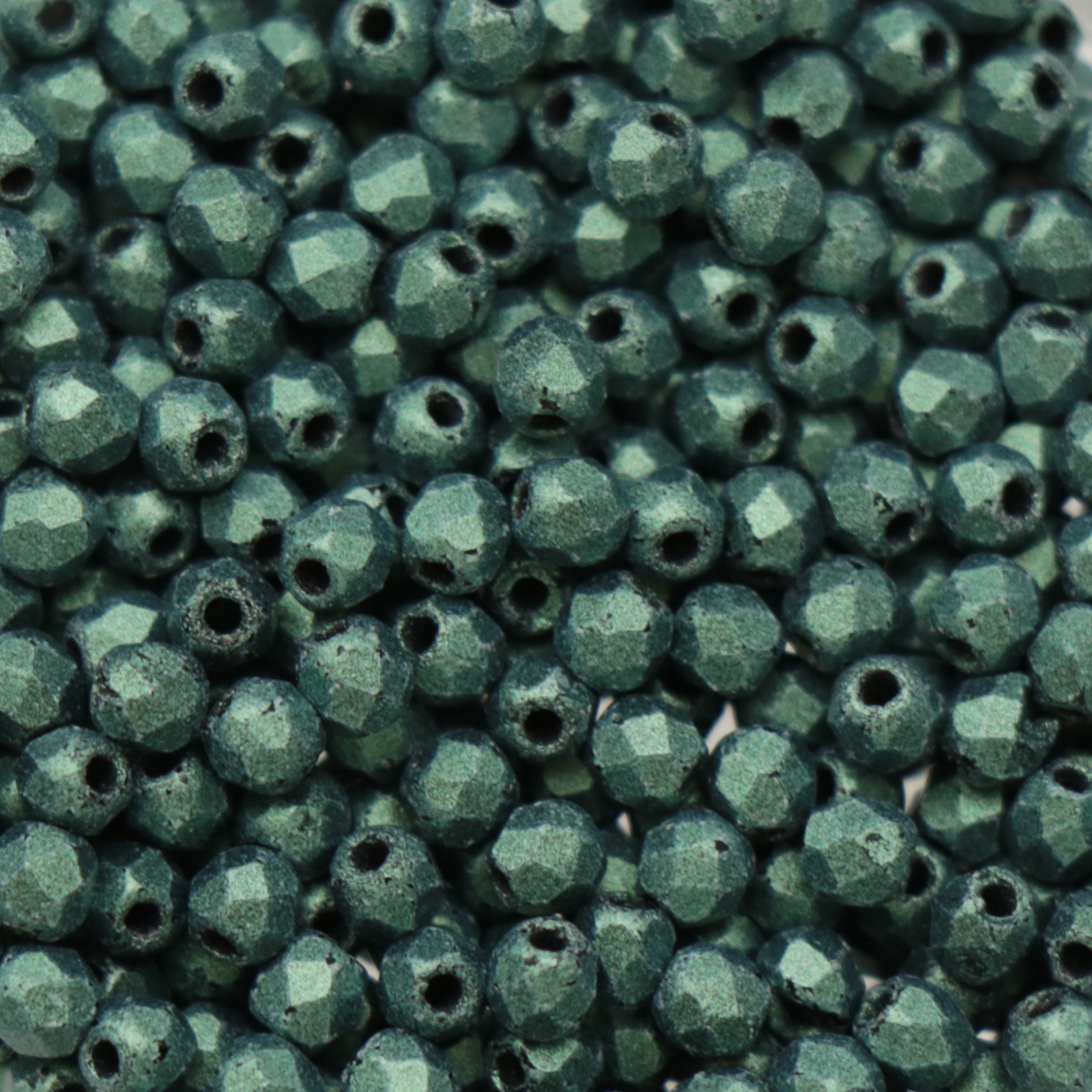 böhmische glasschliffperlen metallic suede light green 2mm | 50st