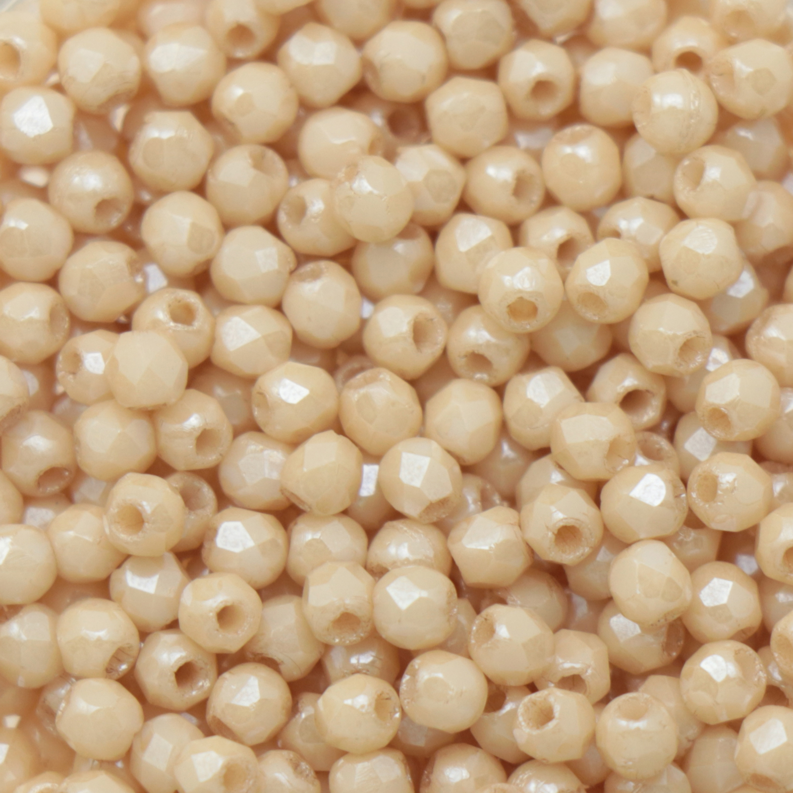 böhmische glasschliffperlen opaque luster champagne 2mm | 50st
