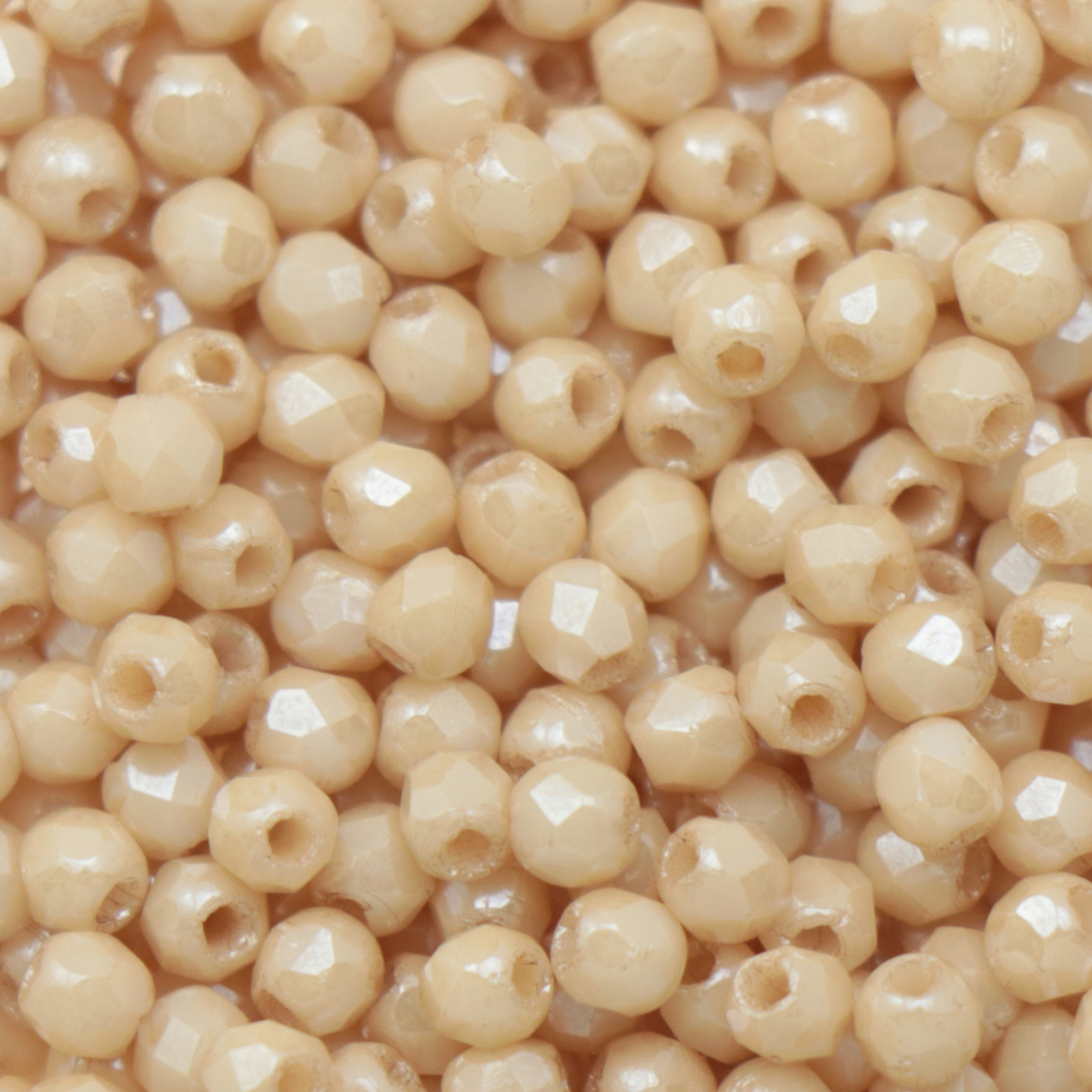 böhmische glasschliffperlen opaque luster champagne 4mm | 50st