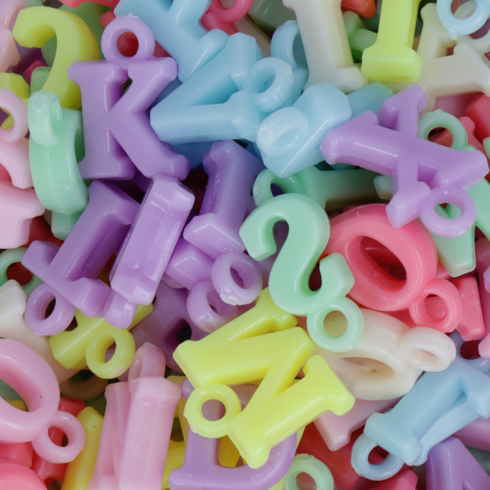candy acryl beads - pastel multicolor letter 15x10mm - 100pc aprox | 25gr
