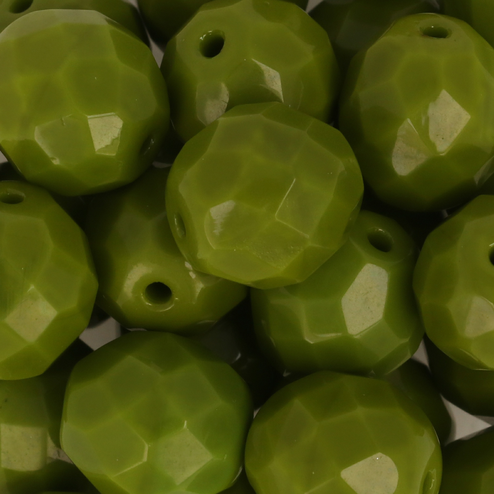 böhmische glasschliffperlen opaque olivine 10mm | 10st