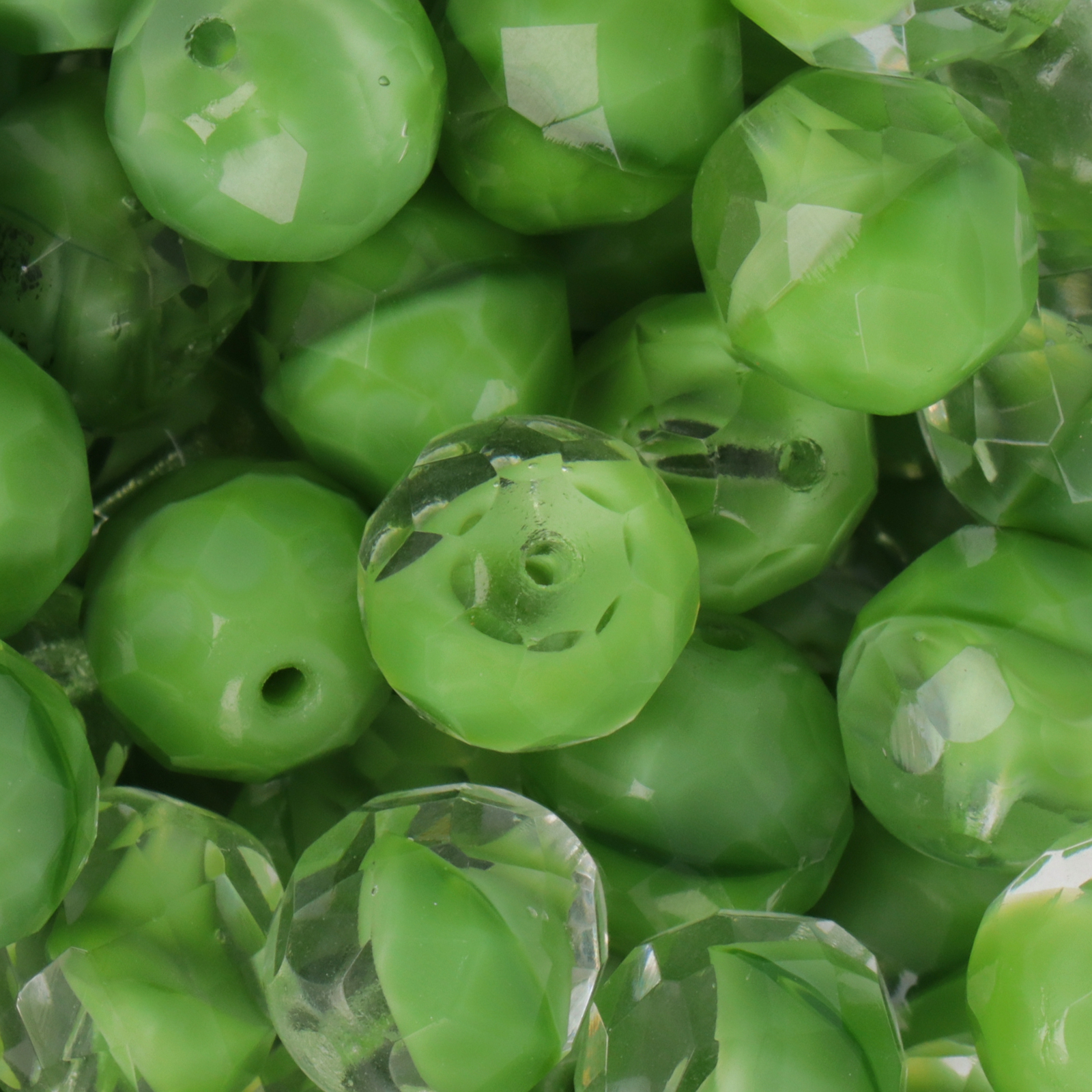 böhmische glasschliffperlen moonshine green 12mm | 5st